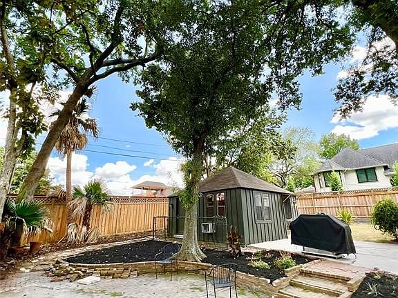 4th image of 1721 Idylwood Dr