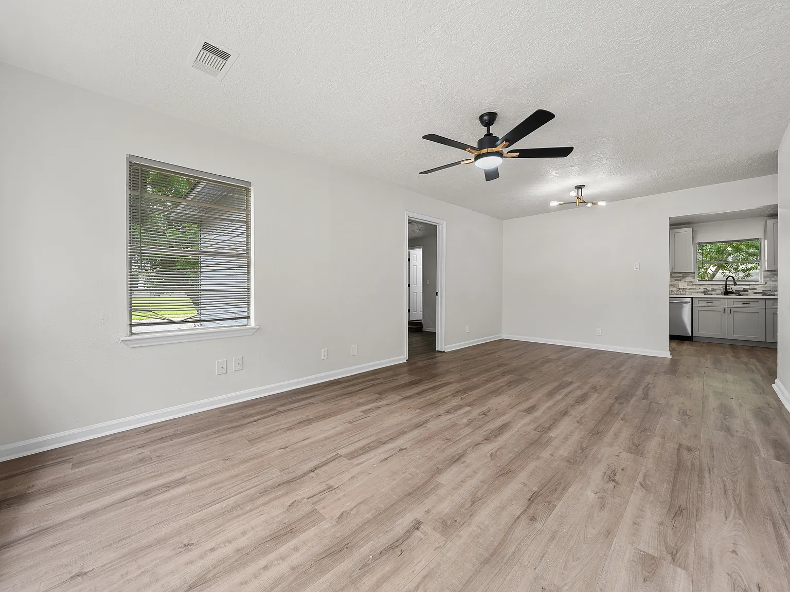 4 bed, 1600 sqft, $1,900 — Photo 4