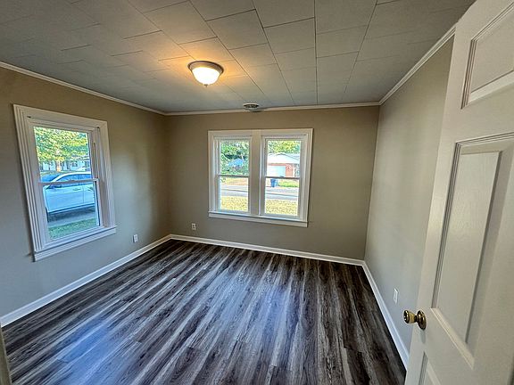 4th image of 303 W 8th St