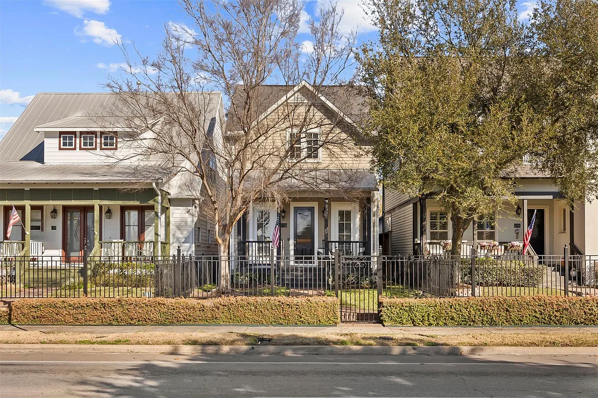 Building Photo - 8758 Kempwood Dr