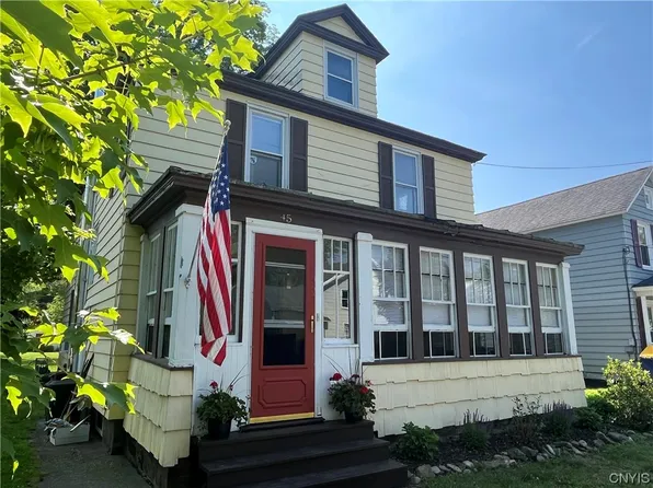 45 Elm St, Camden, NY 13316