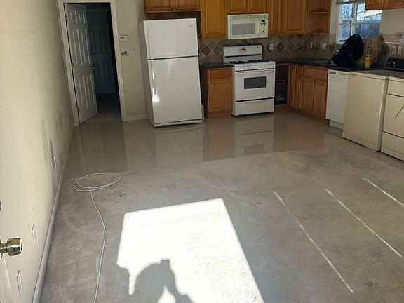 3rd image of 10660 Carver Dr #2