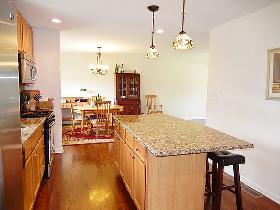 4th image of 65 Forest Park Ln