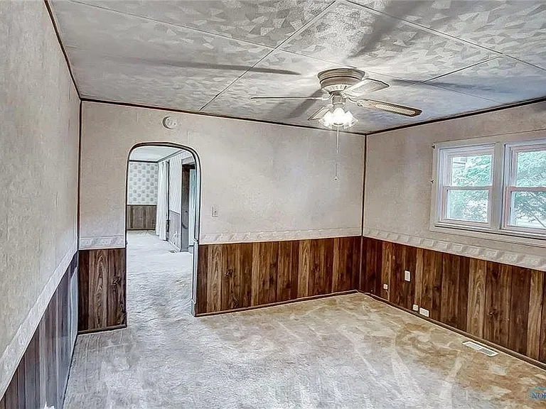 121 Leroy Ave — Photo 10