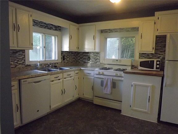 4th image of 2137 N Leland Ave