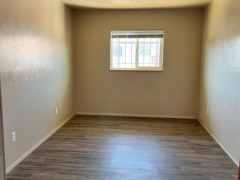305 Charleston Dr. NE — Photo 6