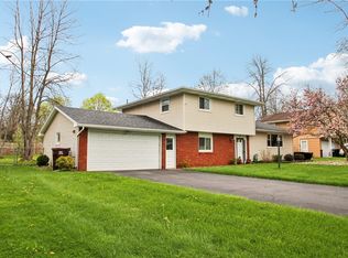 489 Bridgewood Dr, Rochester, NY 14612