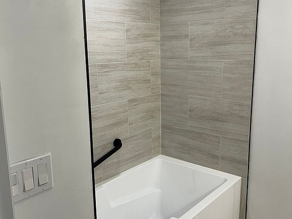 4th image of 1215 N 20th Ave