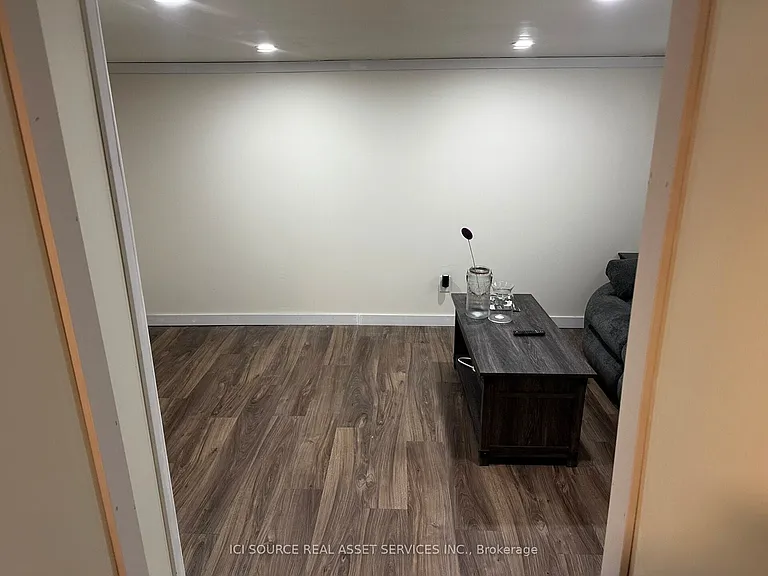 1043 Lena Ave #1 — Photo 15