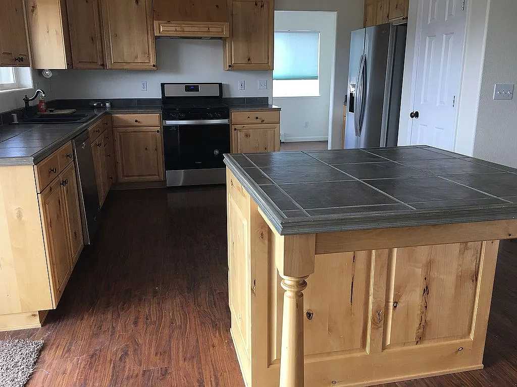 708 Winners Cir photo 1