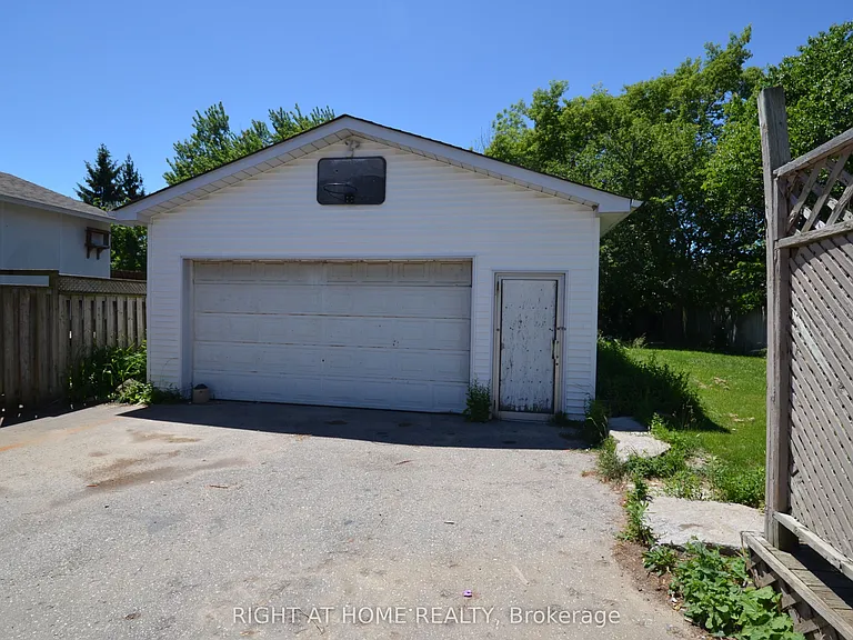 526 Poplar Ave — Photo 13