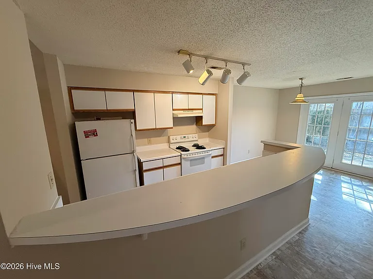 1798 Scarborough Rd — Photo 3