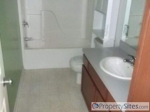 3rd image of 2141 Hartstone St SE