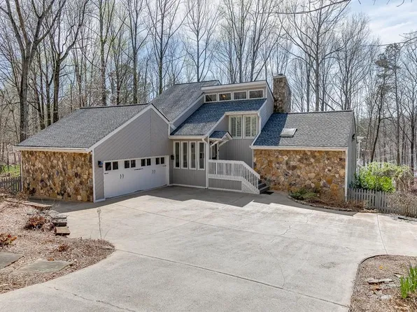 6421 Arborwood Dr, Flowery Branch, GA 30542