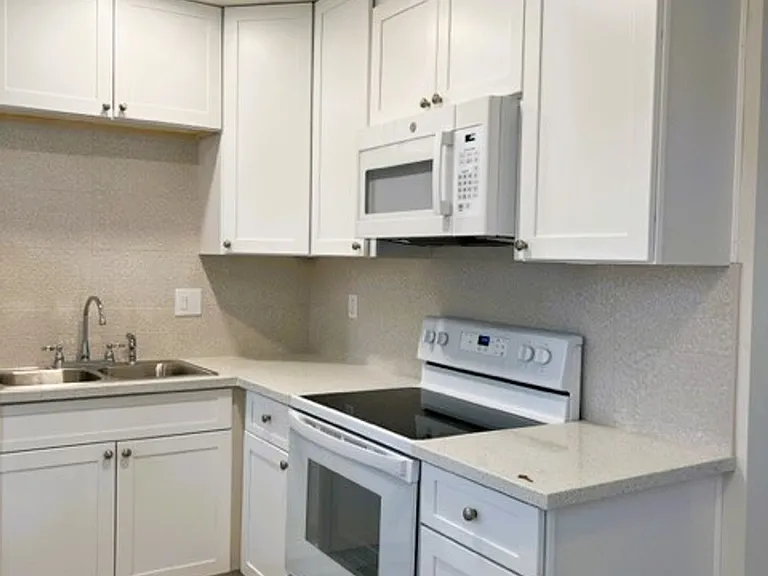 4525 Rainier Ave — Photo 4