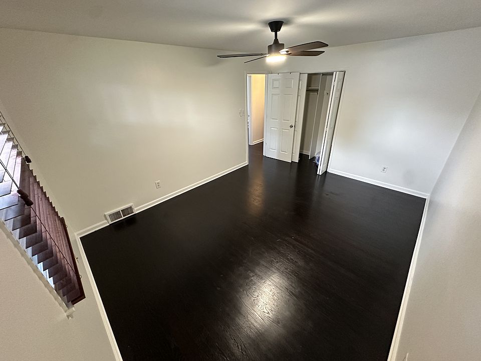 Left bedroom. Biggest