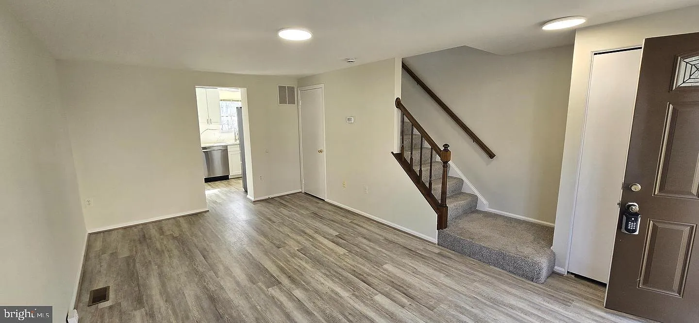 2 bed, 2.0 bath, 1182 sqft, $2,500 — Photo 2