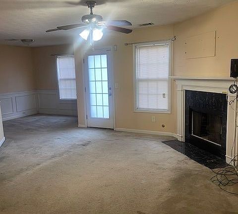 3rd image of 2083 Manhattan Pkwy