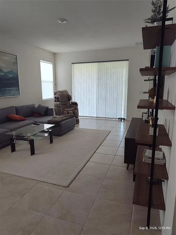 3 bed, 2.0 bath, 1614 sqft, $1,900 — Photo 4