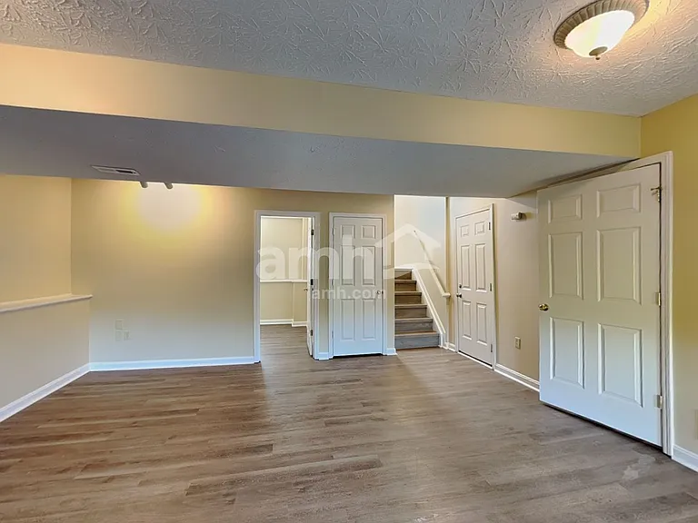 10296 Manassas Dr — Photo 15