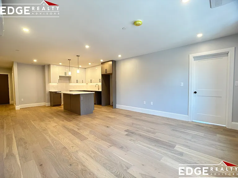425 Market St #301 — Photo 2