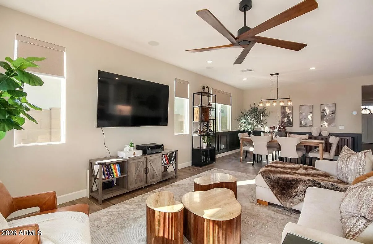 3 bed, 2.5 bath, 2001 sqft, $3,400 — Photo 3