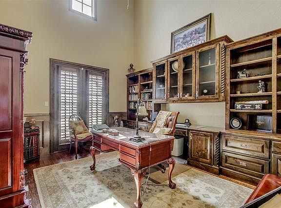 4th image of 725 Manor Dr