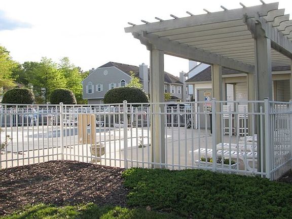 3rd image of 1203 Daylily Dr