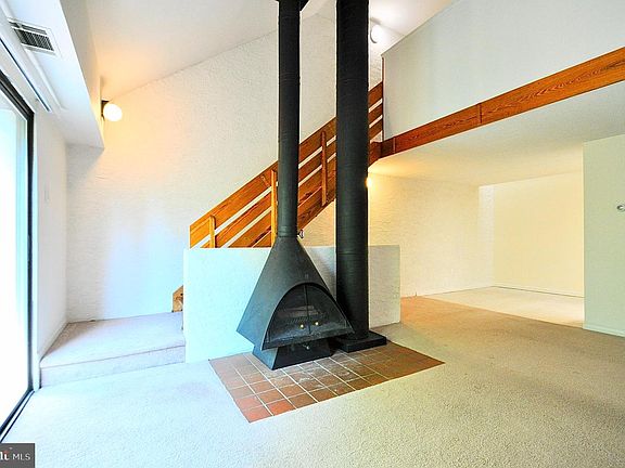 5th image of 805 Stratford Dr APT 11