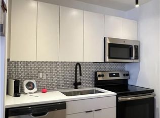 127 E Chestnut St #8W, Chicago, IL 60611