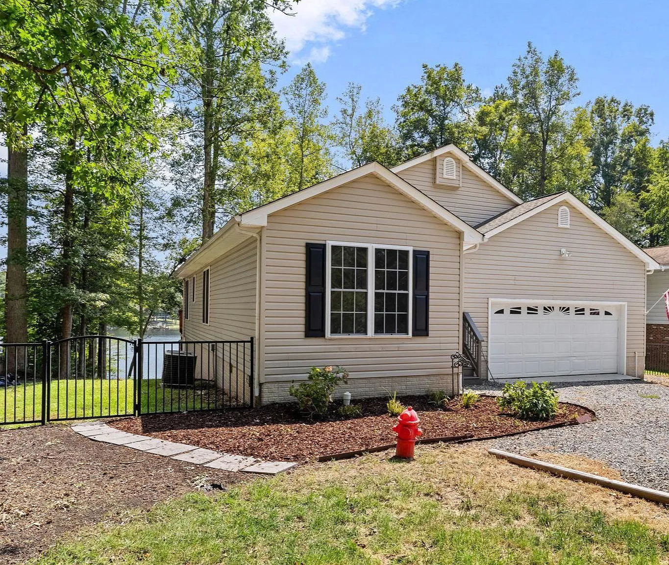 3 bed, 3.0 bath, 3276 sqft, $3,850 — Photo 4