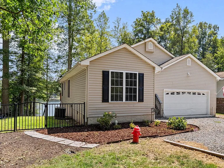 686 Lake Caroline Dr — Photo 4