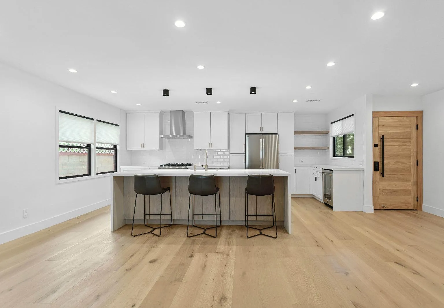 3 bed, 2000 sqft, $6,000 — Photo 1