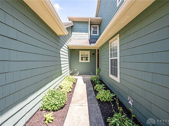 3rd image of 908 Cambridge Ct