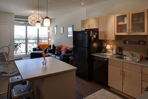 1st image of 1000 University Ave SE APT 216