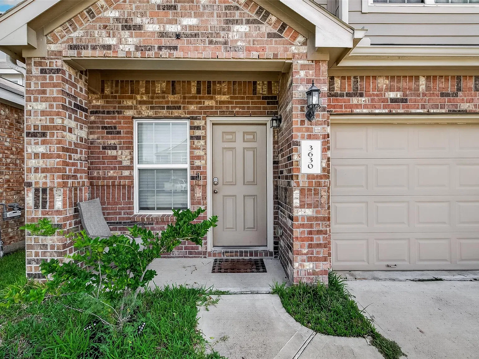 4 bed, 3.5 bath, 2107 sqft, $2,400 — Photo 2