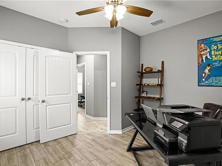 3921 Woodhouse Ln — Photo 5