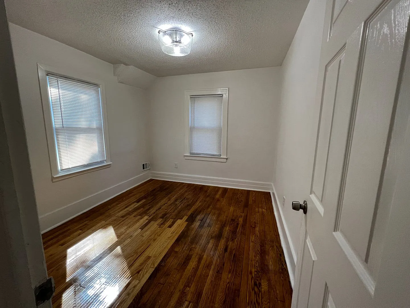 Coming Soon ! Charming Home !! — Photo 4