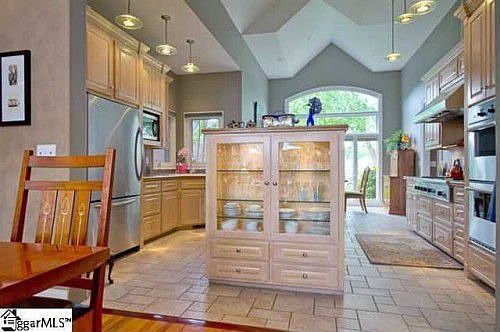 2nd image of 212 Green Arbor Ln