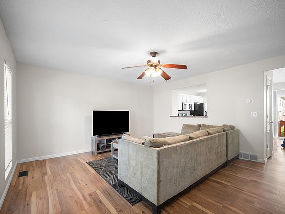 2nd image of 239 W Speyside Way