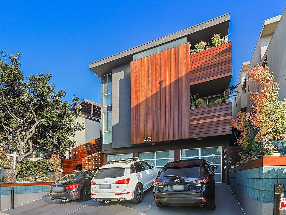 472 Rosecrans Ave