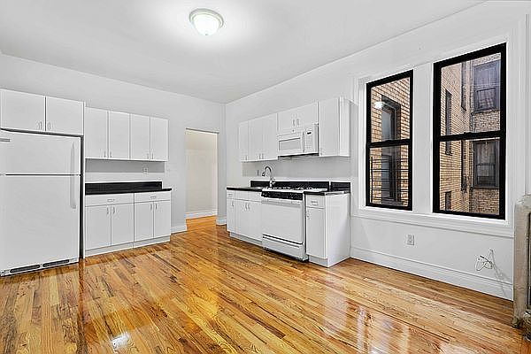 1st image of 613 E 16th St APT 3C