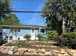 12 Hollis Pl, Huntington Station, NY 11746