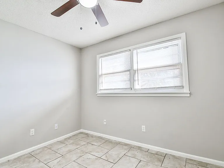 2401 45th St — Photo 10