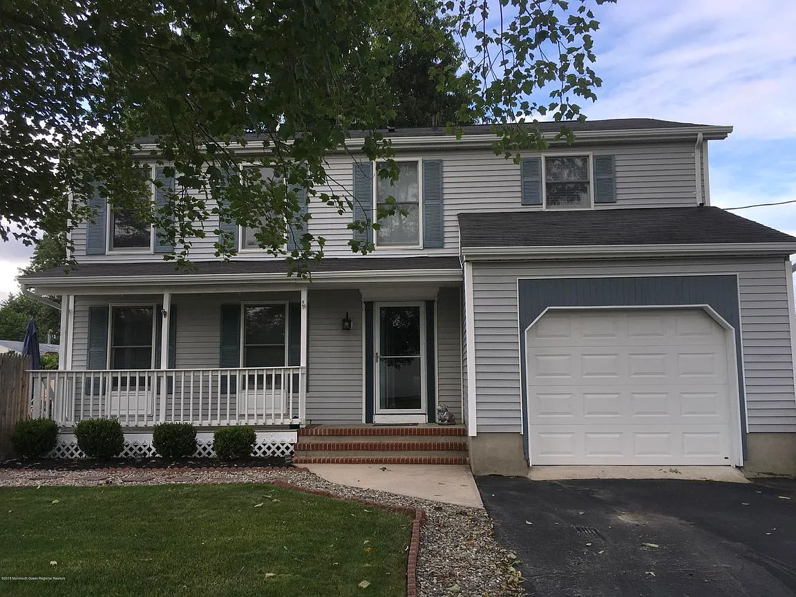 276 Essex Dr photo 1