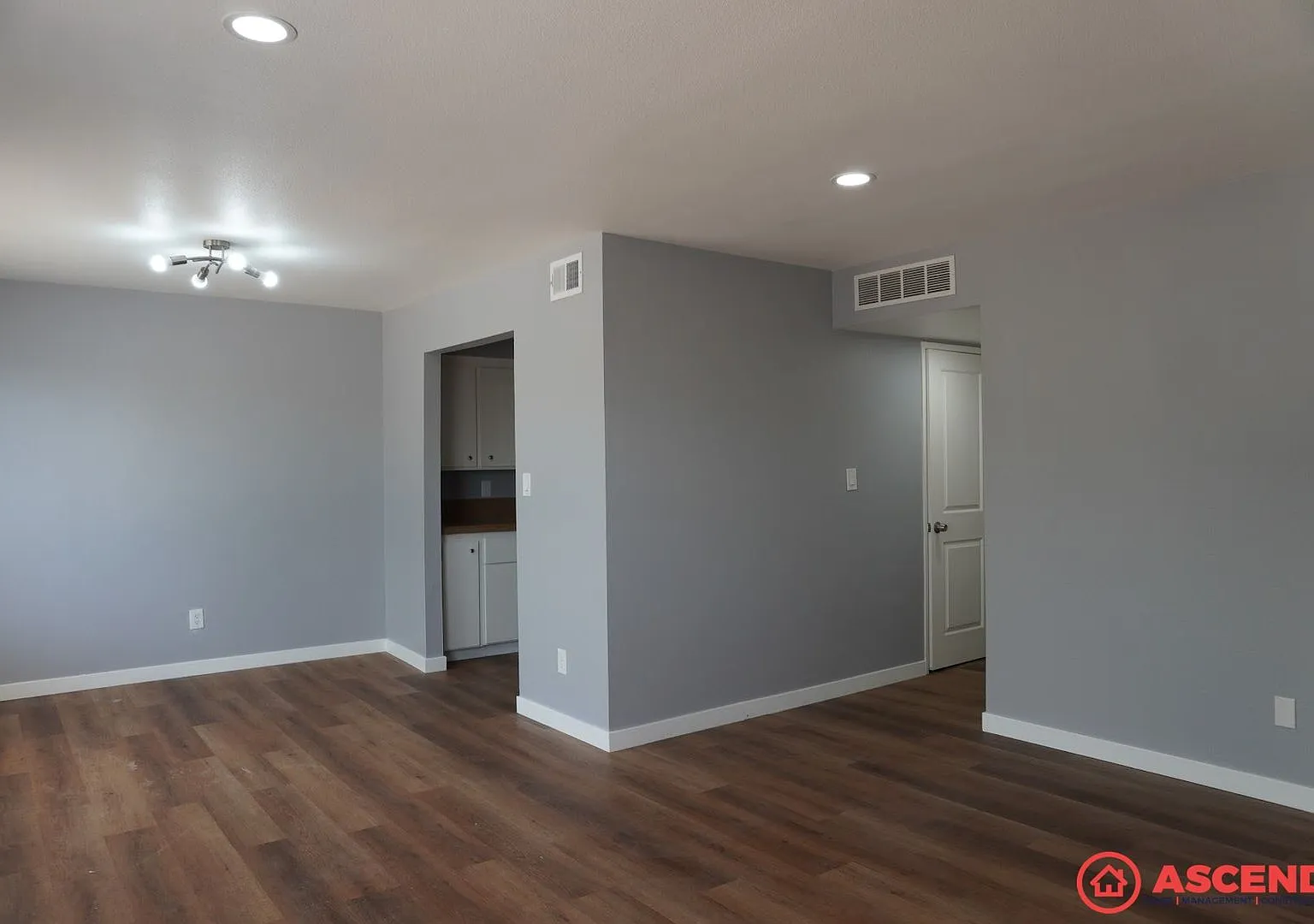2905 La Costa St — Photo 3