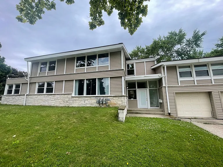 7611 W Arthur Ave. 3 unit — Photo 2