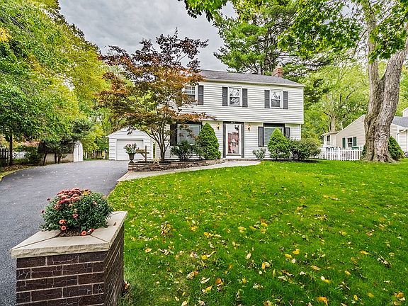 2nd image of 365 Pinecrest Dr
