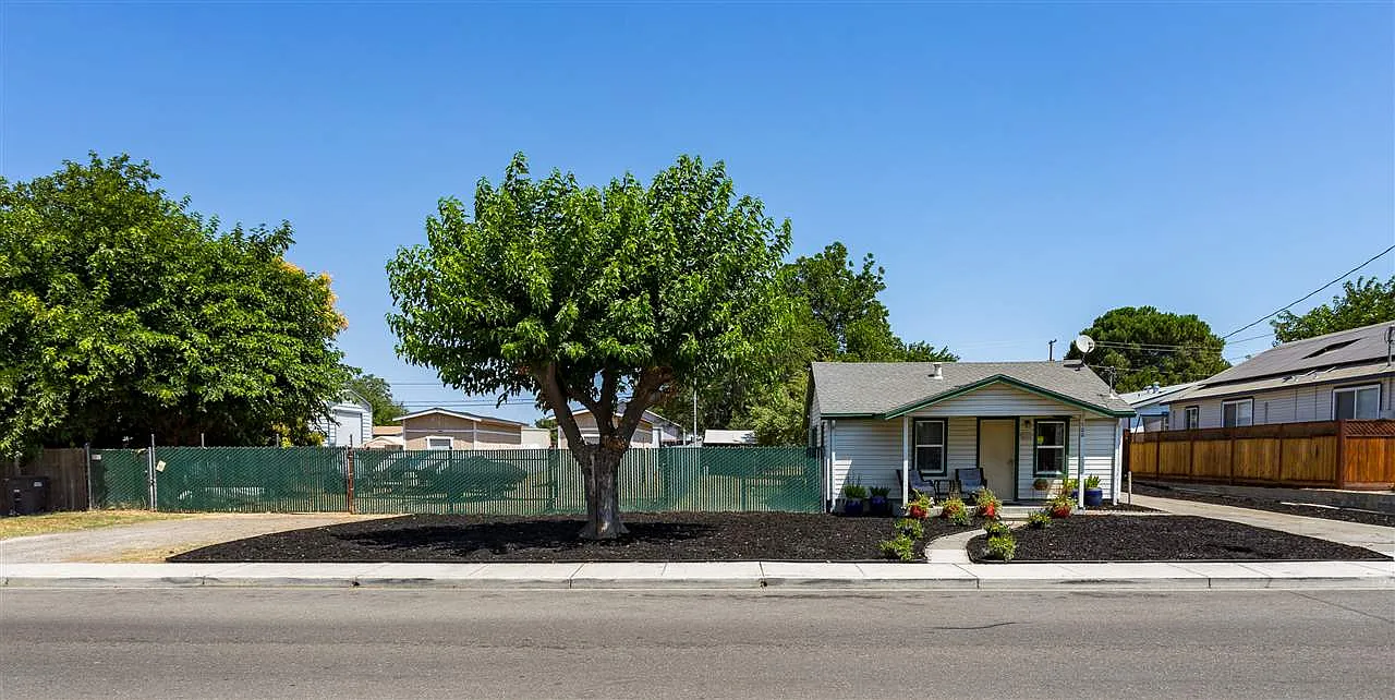 100 Malicoat Ave photo 1