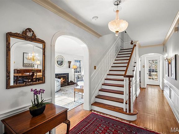 3rd image of 907 N Taylor Ave